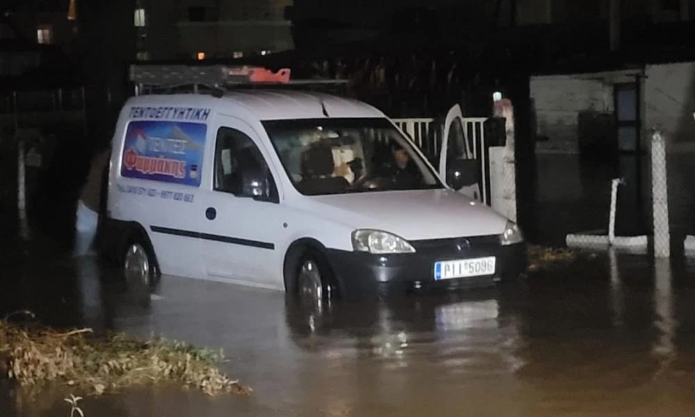 Λάρισα: Κραυγές απελπισίας κατοίκων που βλέπουν να πλημμυρίζουν τα σπίτια τους